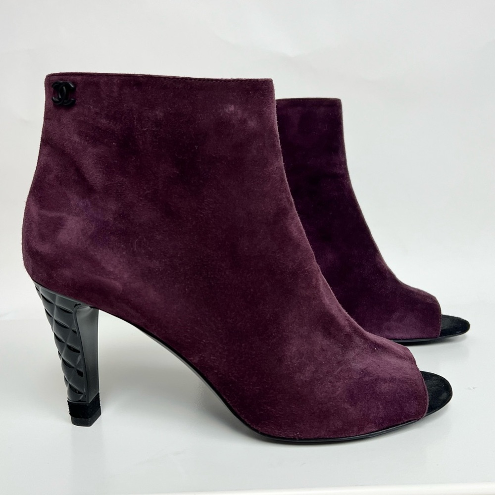 NEW Chanel Burgundy Suede Heeled Ankle Boots Open Toe CC Logo Quilted 39.5 $1400